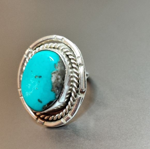 Vintage Southwestern Silver Ring with Turquoise - Picture 15 of 16